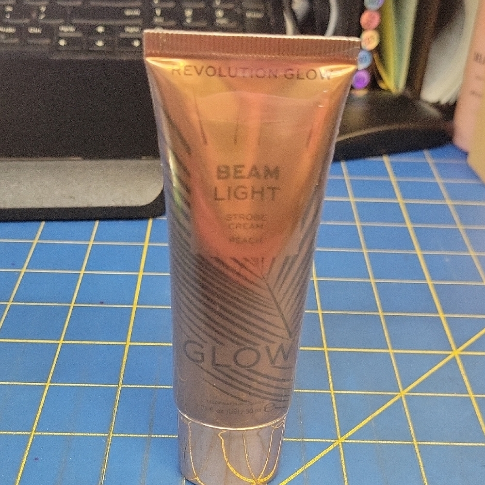 Revolution Glow Beam Light Strobe Cream Peach 30ml New Sealed Tube